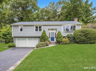 402 Wheeler Park Ave, Fairfield, CT 06825