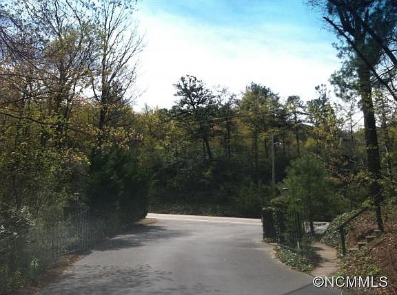 5th image of 8 Knoll Hill Ln