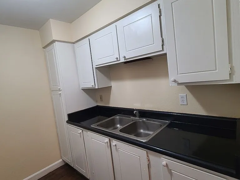 Abbott Acres Apartments — Photo 15