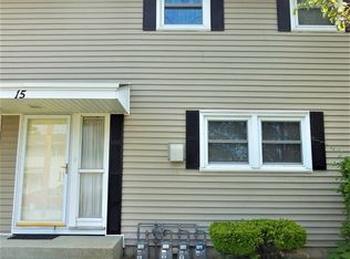 15 Woodbridge Rd, Chicopee, MA 01022