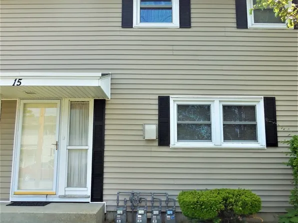 15 Woodbridge Rd, Chicopee, MA 01022