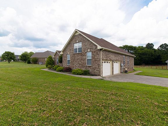 3rd image of 841 Woodstock Ct