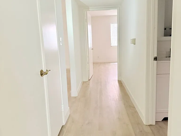 Classic and Modern 715 S Oxford Avenue Apartments! — Photo 9