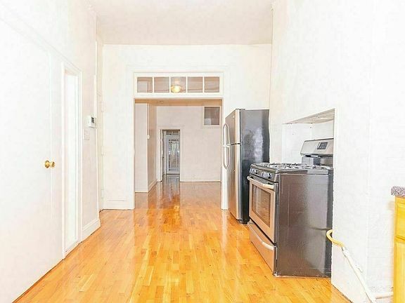 2nd image of 291 Jefferson St APT 2L