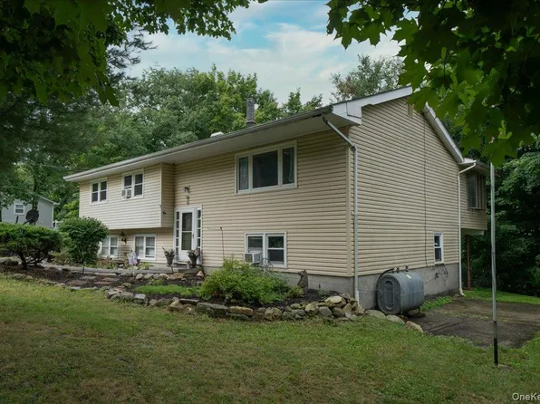 30 Laura Road, Monroe, NY 10950