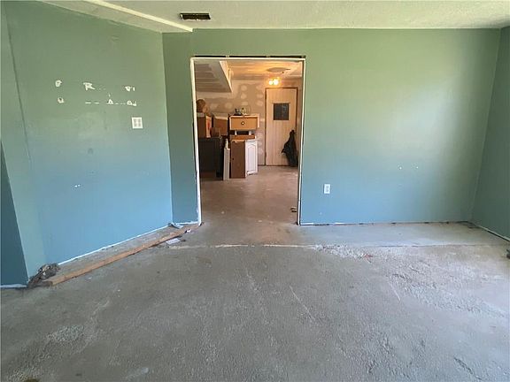4th image of 6111 Redwood Dr