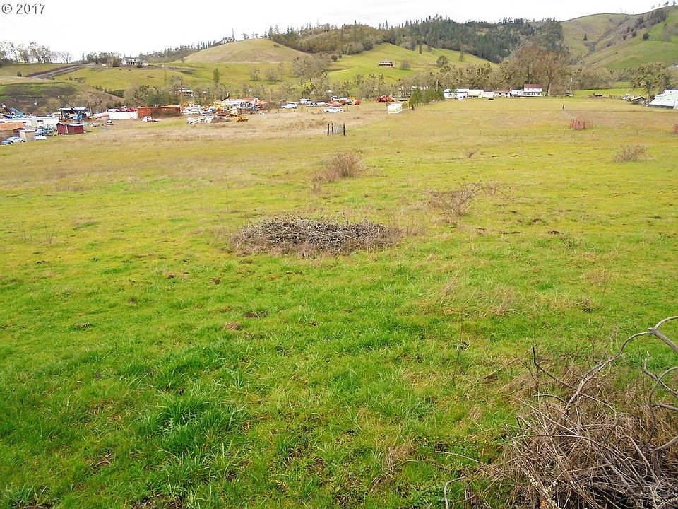 1st image of 212 Breezy Ln