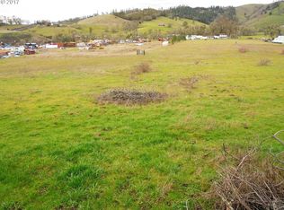 212 Breezy Ln, Roseburg, OR