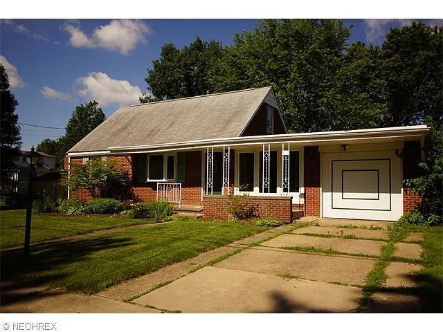 455 Hillcrest Ave NW photo 1