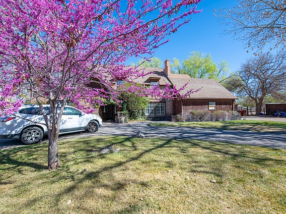 3rd image of 350 Applewood Rd