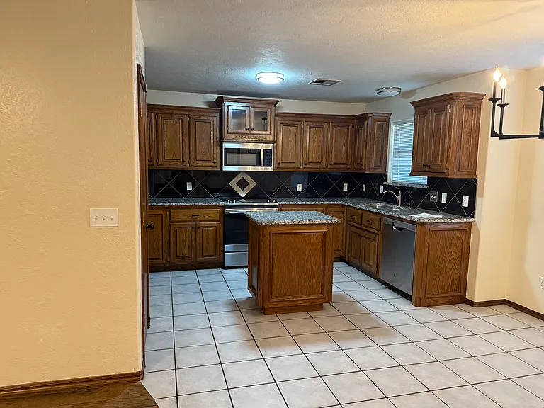 1324 SW 131st Ter — Photo 3