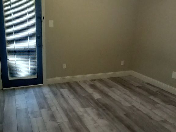 5th image of 2810 S Poplar St #12