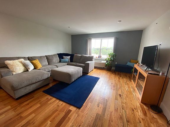 2nd image of 140 Sussex Ave #404