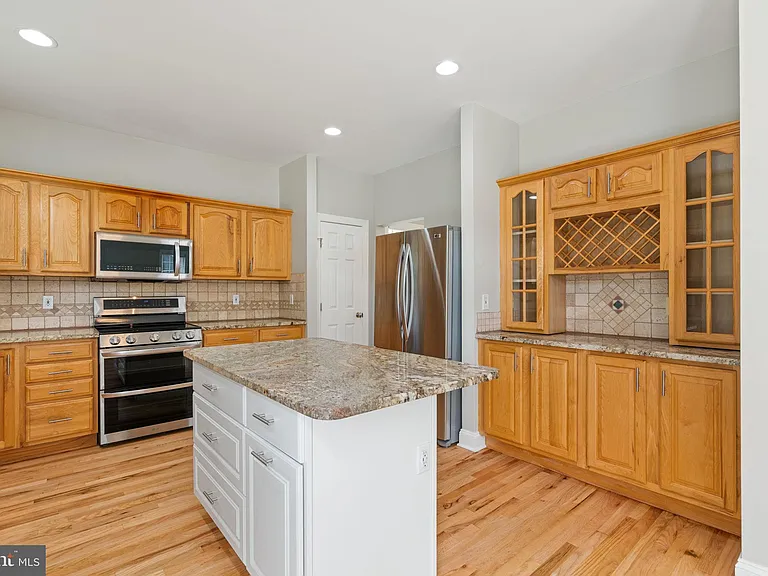 19033 Otley Rd — Photo 12