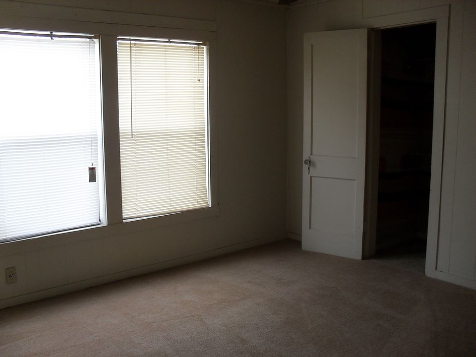 2nd image of 205 Sulphur Springs Rd #D