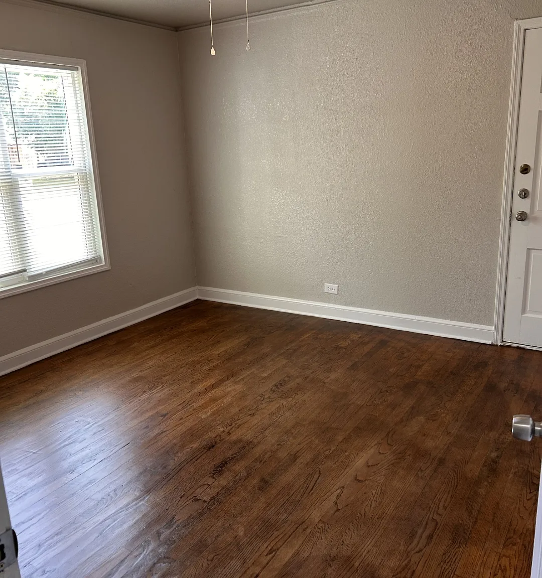 3 bed, 1076 sqft, $1,295 — Photo 3