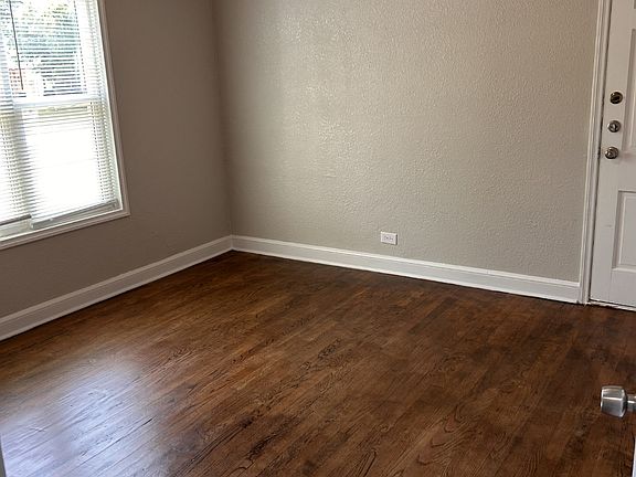 3rd image of 904 N 8th St