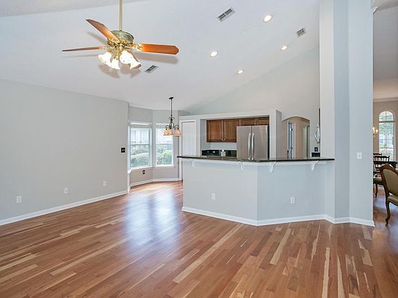 5th image of 677 Lake Stone Cir