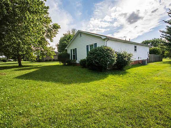 2nd image of 2717 Carriage Hill Dr