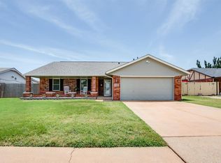 1132 NE 5th St, Moore, OK 73160