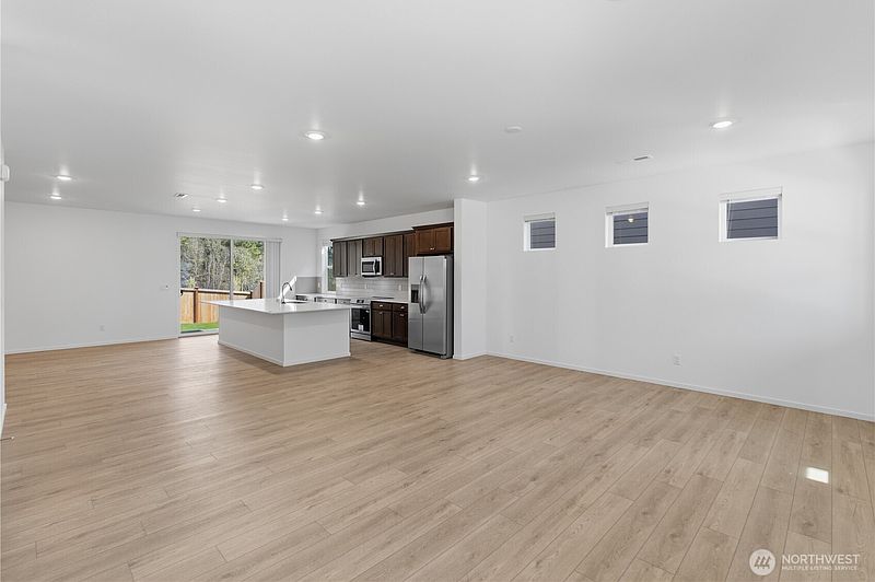 5th image of 2618 Wonderland Way Way
