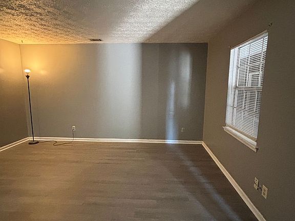 3rd image of 929 Live Oak Dr APT A