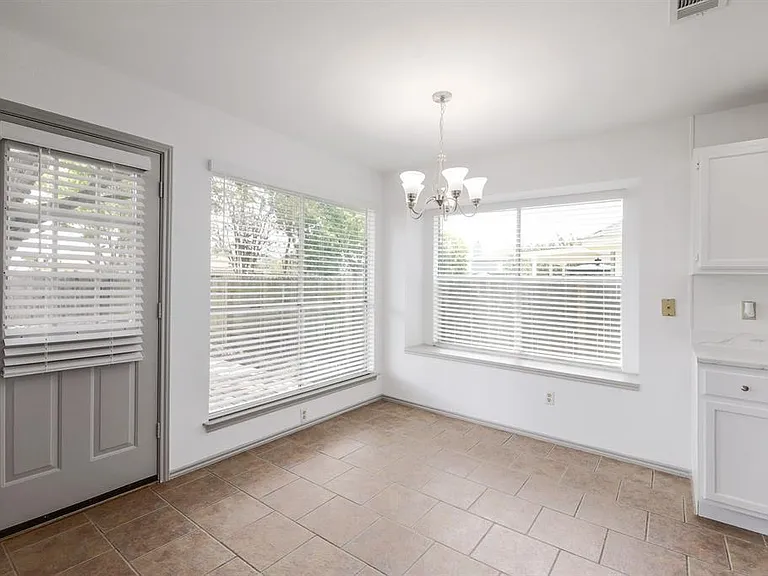 502 Eaglecreek Dr — Photo 12