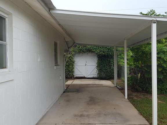 3rd image of 611 Easy St