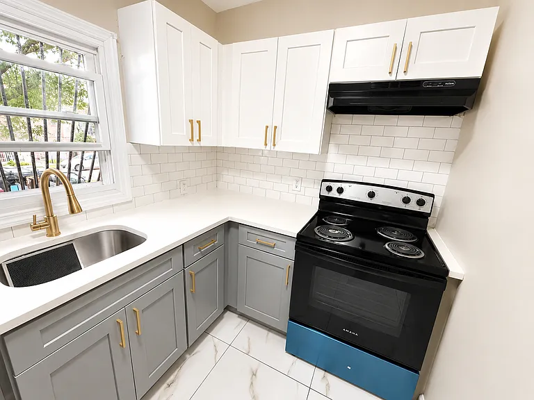 566-568 Summer Ave #1L — Photo 2