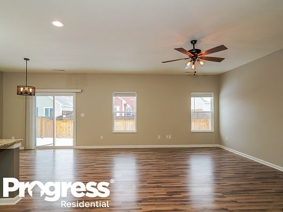 3rd image of 818 Coralberry Ln