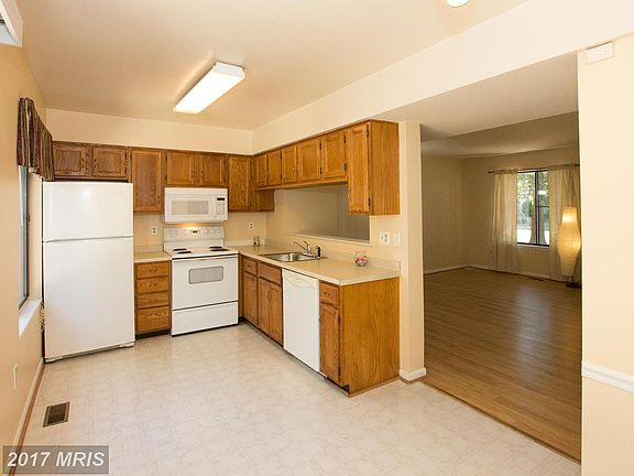 5th image of 53 Sugarland Square Ct