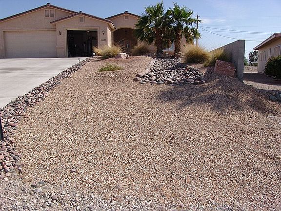 2nd image of 2290 Huntington Dr