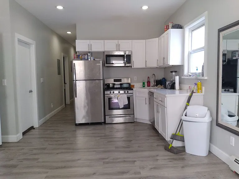 497 Yates St — Photo 13