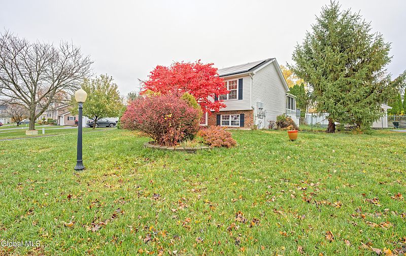 2nd image of 28 Manor Boulevard