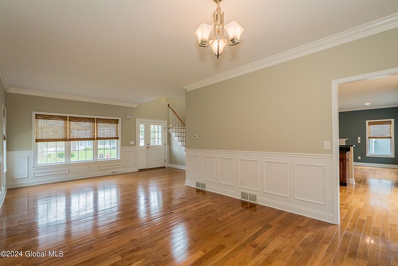 5th image of 46 Burnham Road