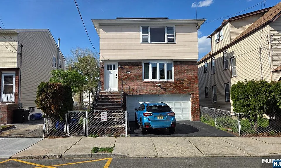 159-161 Tappan St