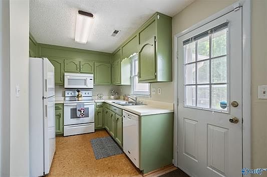 1st image of 1712 Ward Ave NE #1