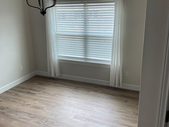 3rd image of 325 Sophia Ln