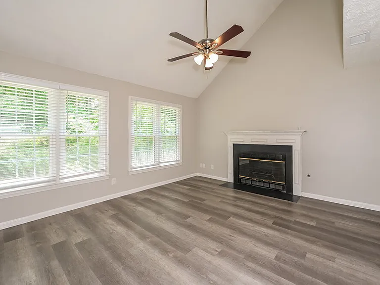 1070 Hunters Creek Ct — Photo 5