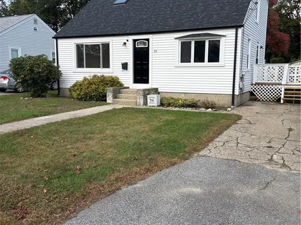 15 Gage St, Warwick, RI 02889