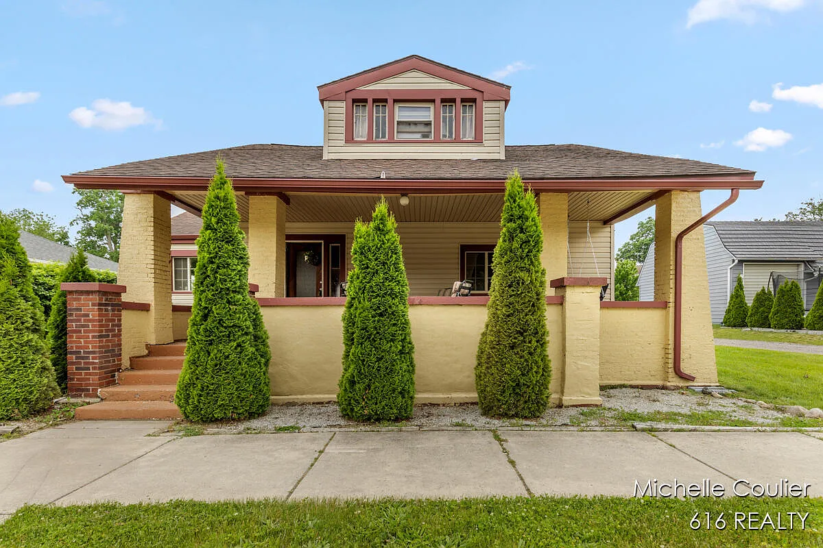 626 Academy St photo 1