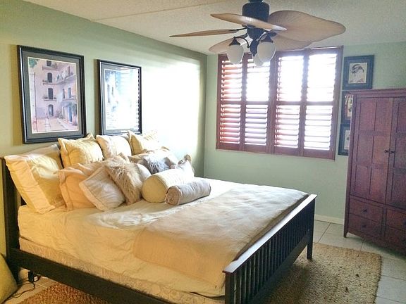 3rd image of 105 Lake Emerald Dr APT 410