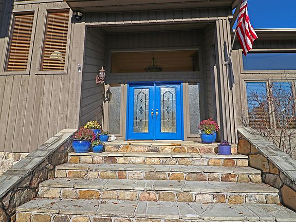 3rd image of 10933 Farragut Hills Blvd
