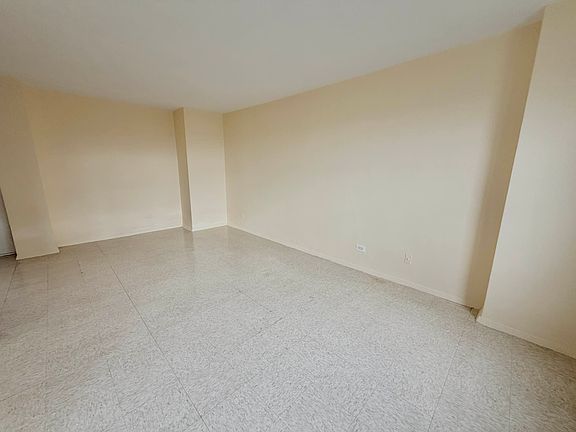 3rd image of 955 Underhill Ave APT 1604