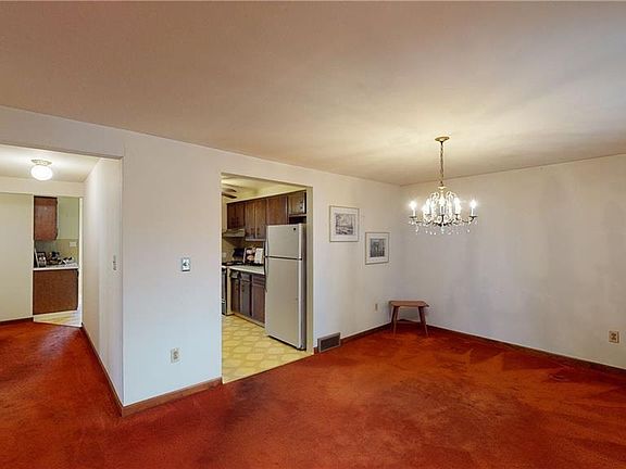 3rd image of 207 Shetland Dr