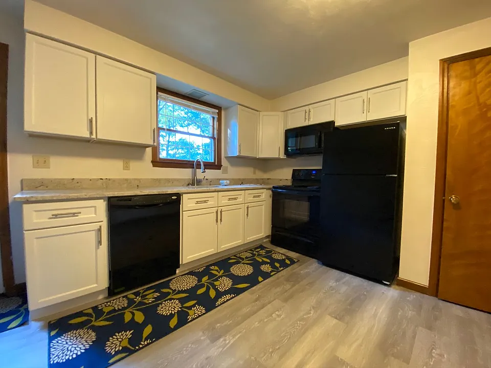111 Edgewater Vlg #6