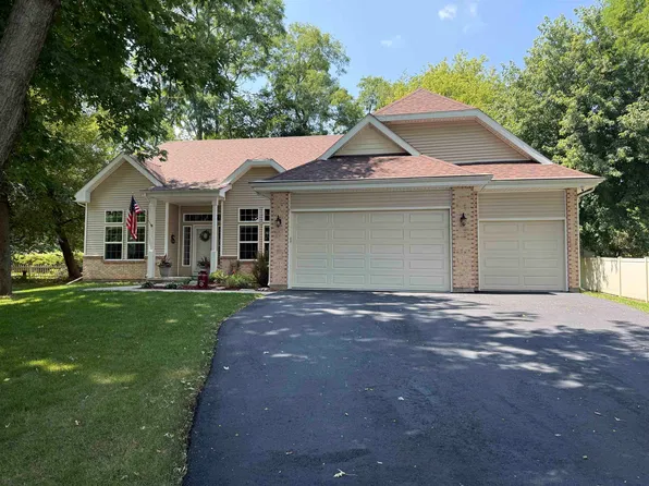 11611 N Woodsview Xing, Edgerton, WI 53534