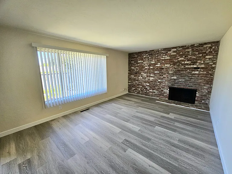 1240 Klee Ct — Photo 7