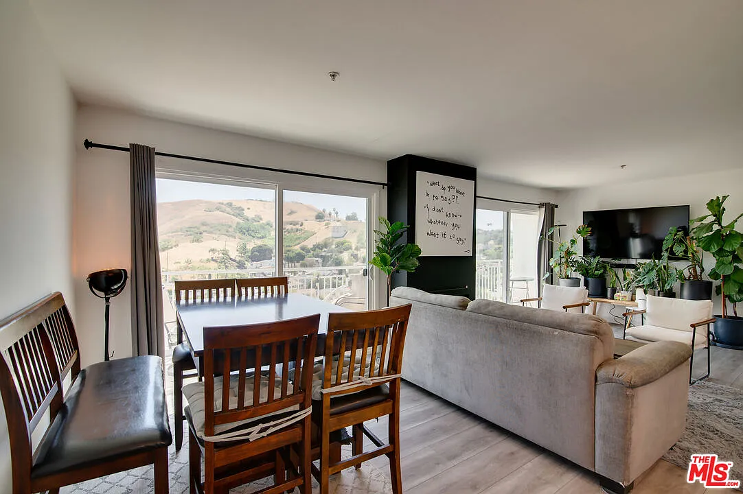 2 bed, 2.0 bath, 1130 sqft, $3,450 — Photo 4