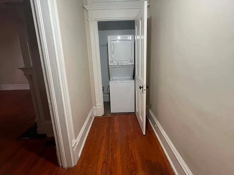 233 College St #3 — Photo 4